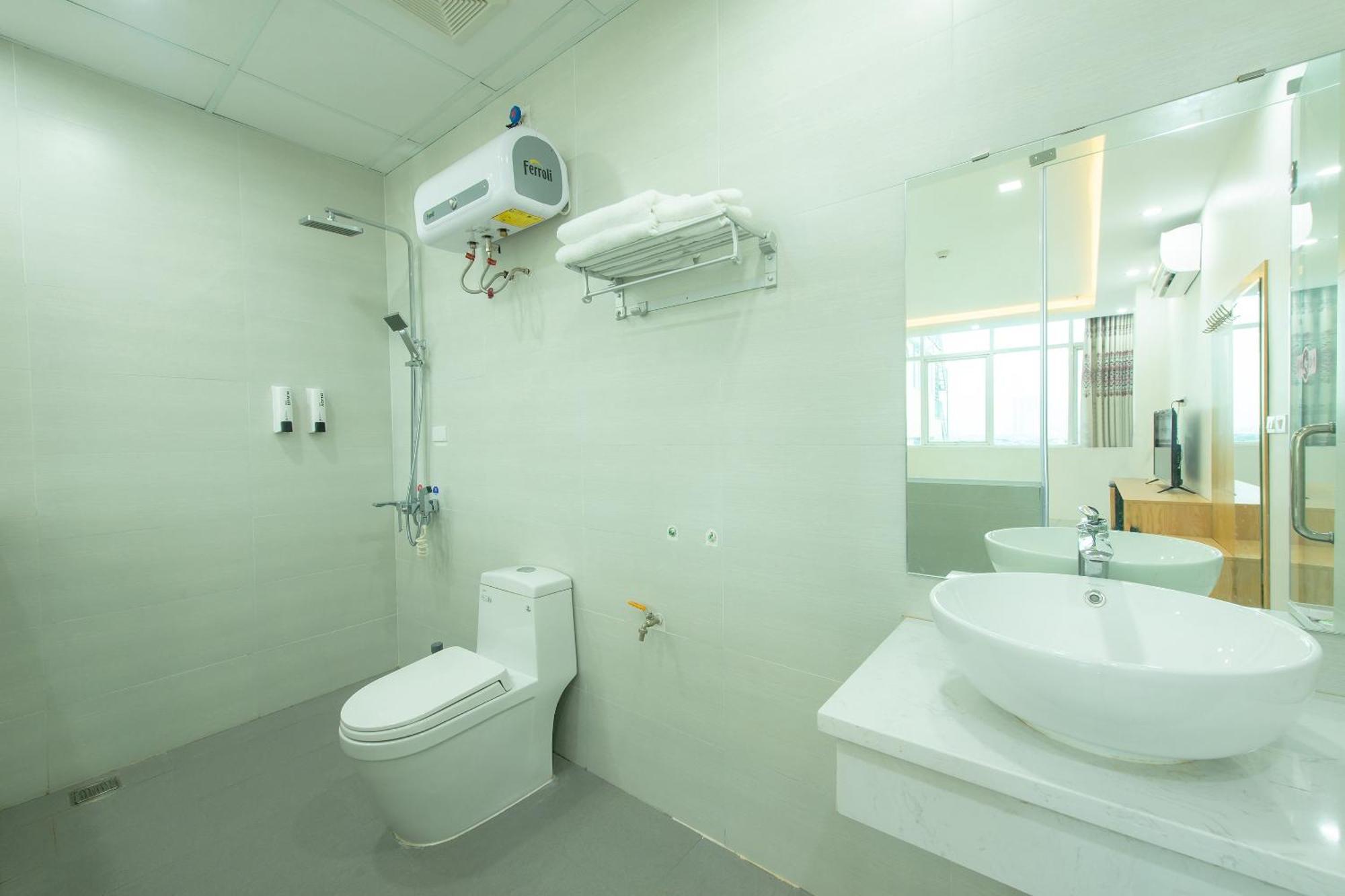 האנוי Capital O 417 Truong Son Hotel מראה חיצוני תמונה