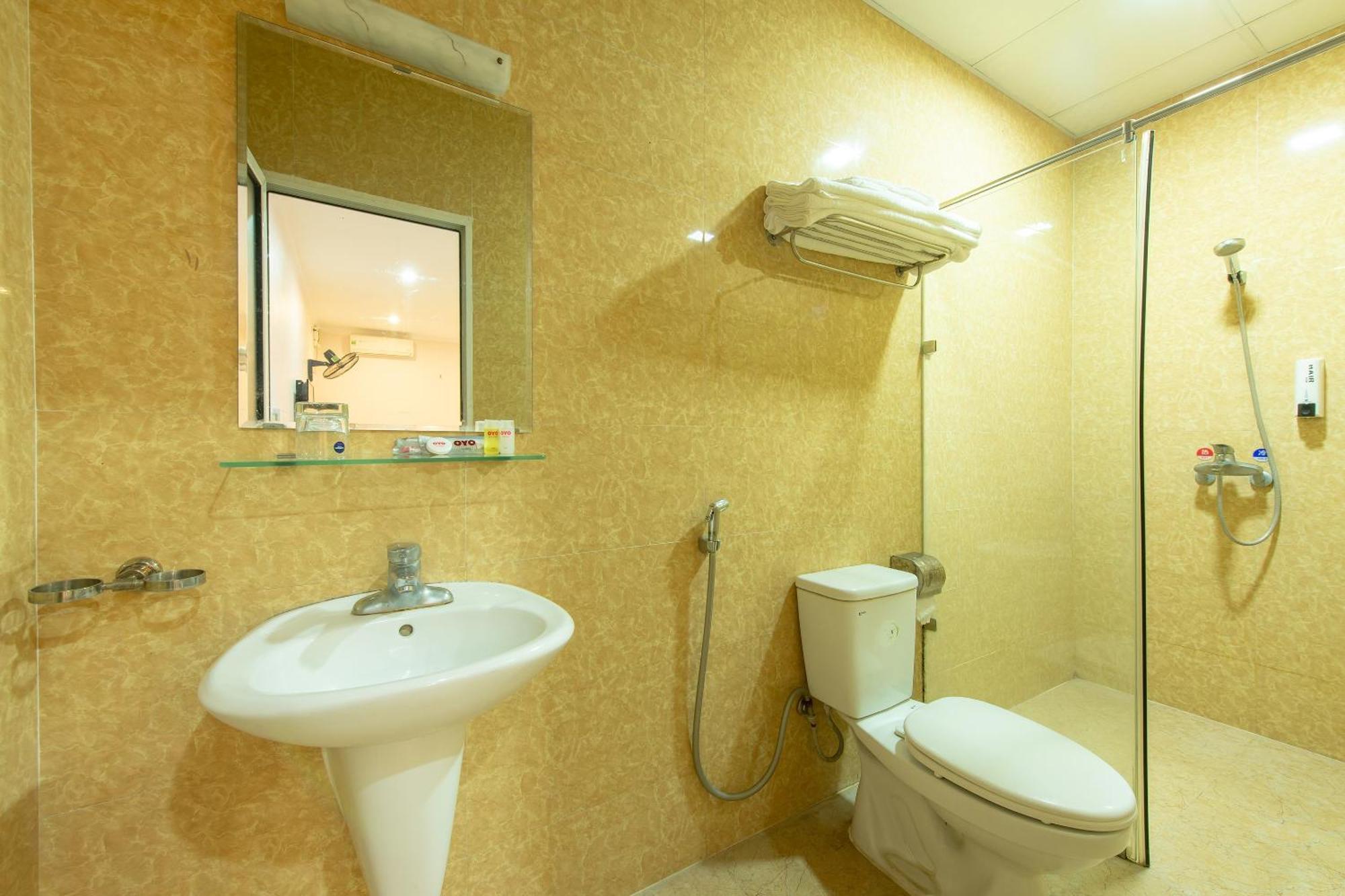 האנוי Capital O 417 Truong Son Hotel מראה חיצוני תמונה